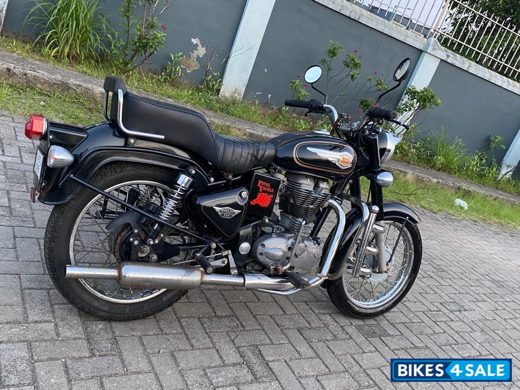 Black Royal Enfield Bullet Standard 350