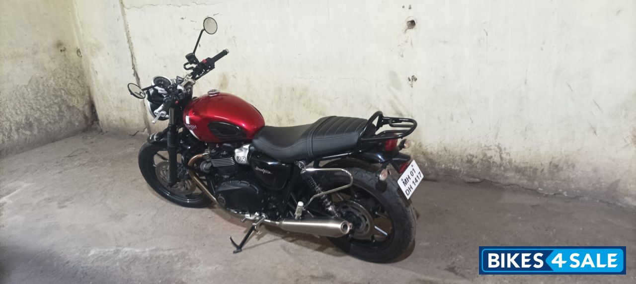 Cranberry Red Triumph Street Twin