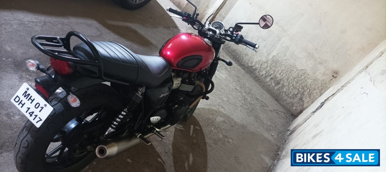 Cranberry Red Triumph Street Twin