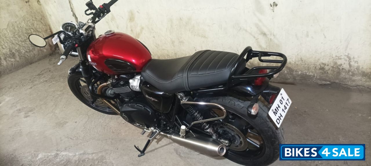 Cranberry Red Triumph Street Twin