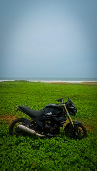 Black Mahindra Mojo XT 300