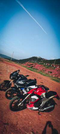 Black Mahindra Mojo XT 300