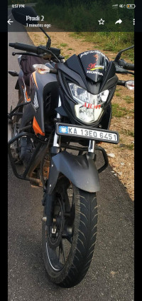 Orange Honda CB Hornet 160R