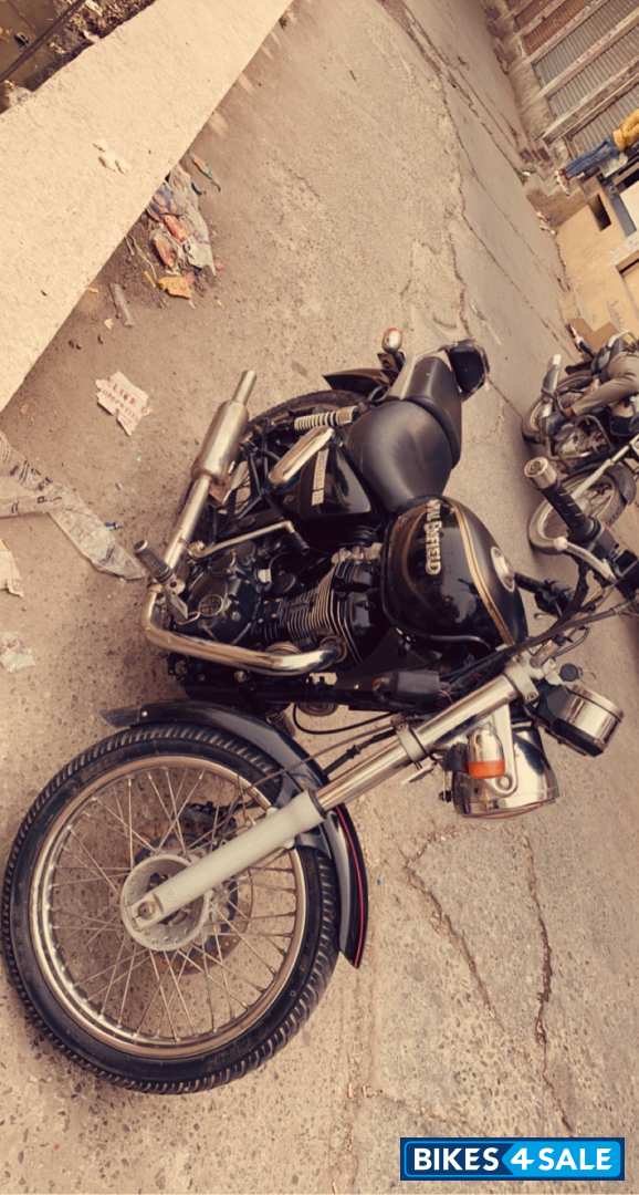 Black Royal Enfield Thunderbird 350