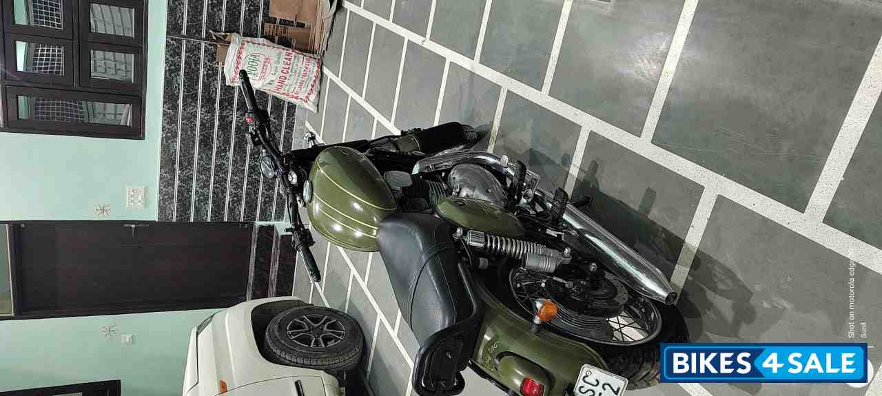 Jawa forty two Galactic Green dual channel ABS Jawa forty two Galactic Green dual channel ABS