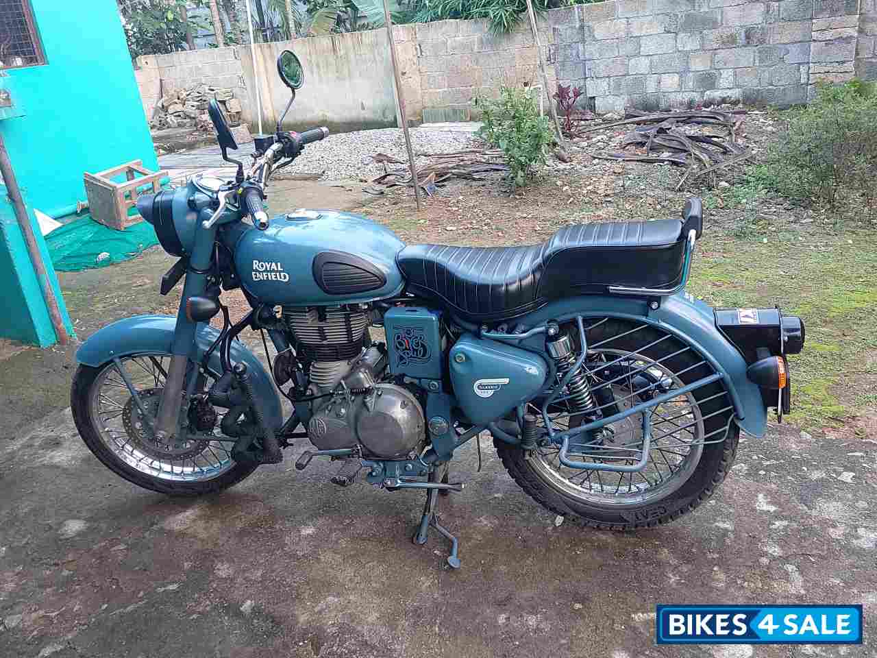 Squadron Blue Royal Enfield Classic Squadron Blue