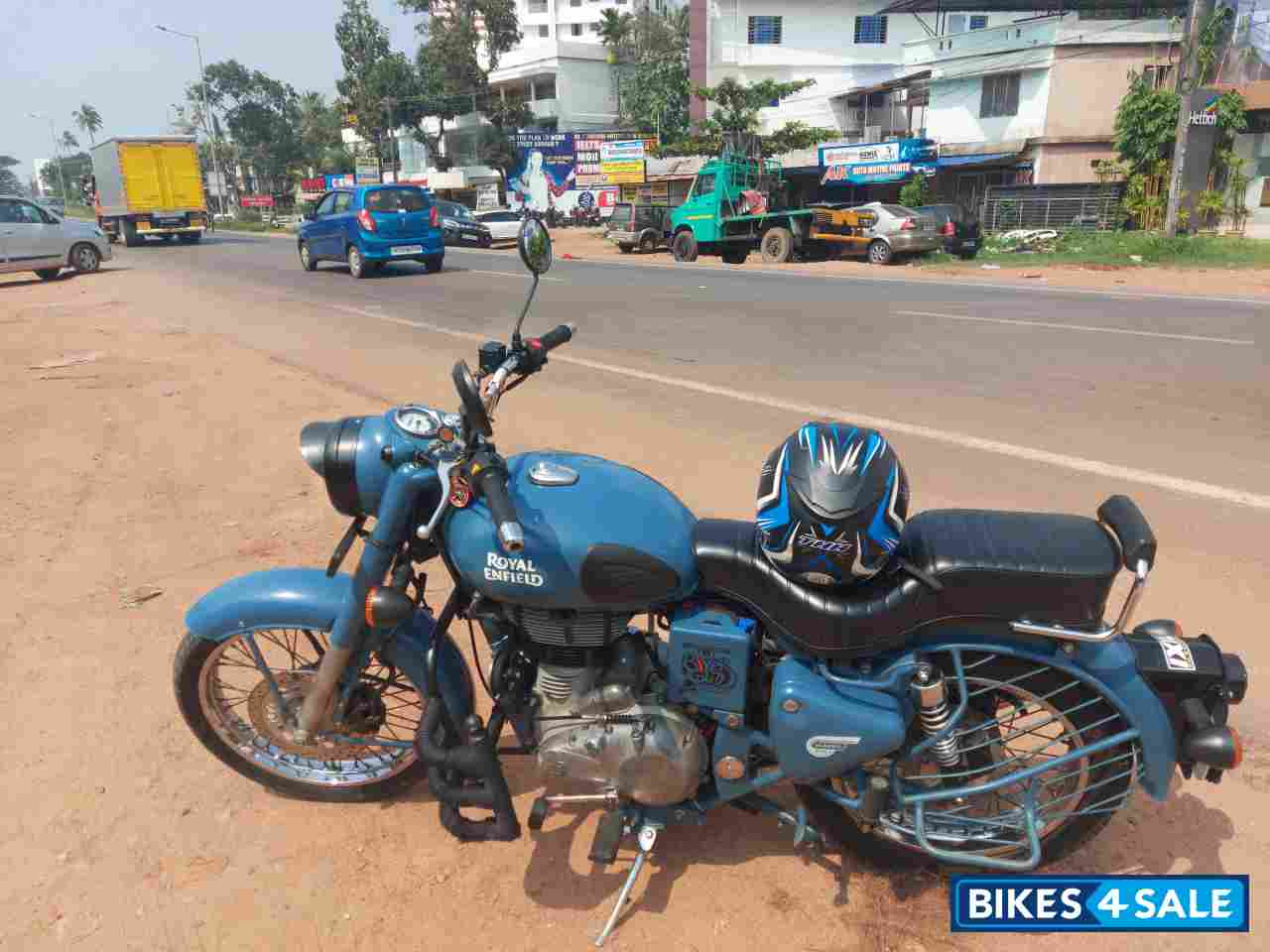 Squadron Blue Royal Enfield Classic Squadron Blue