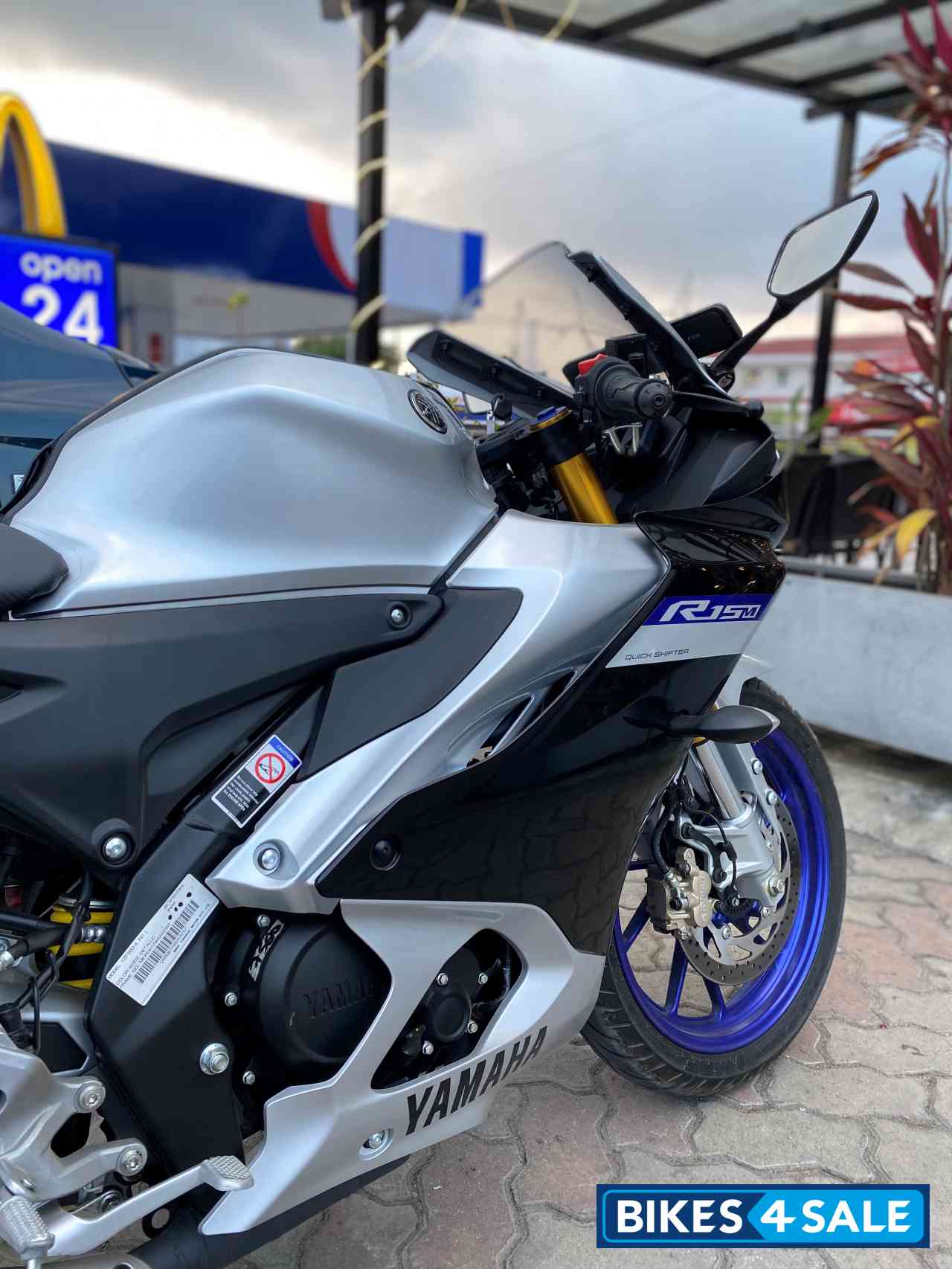 Yamaha R15M