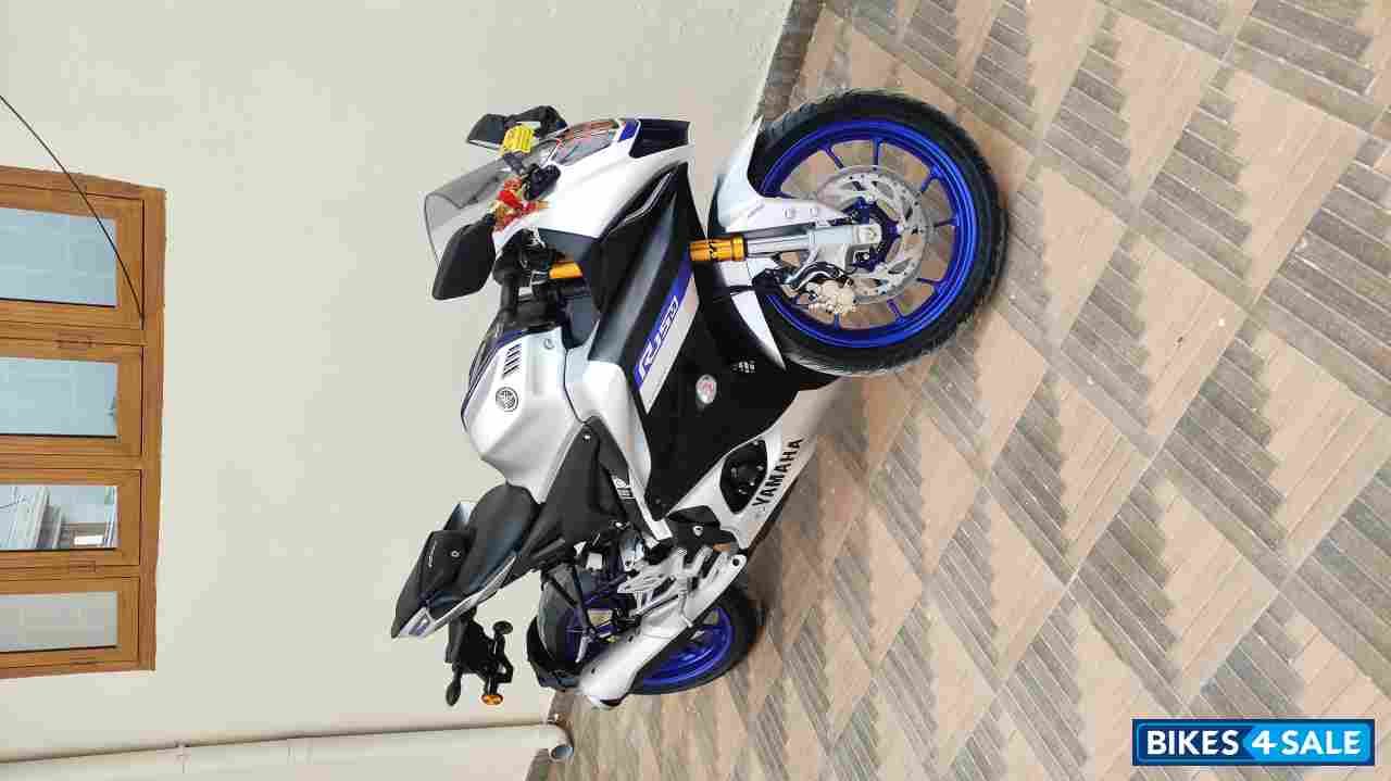 Metallic Grey Yamaha R15M