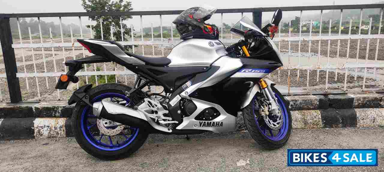 Metallic Grey Yamaha R15M