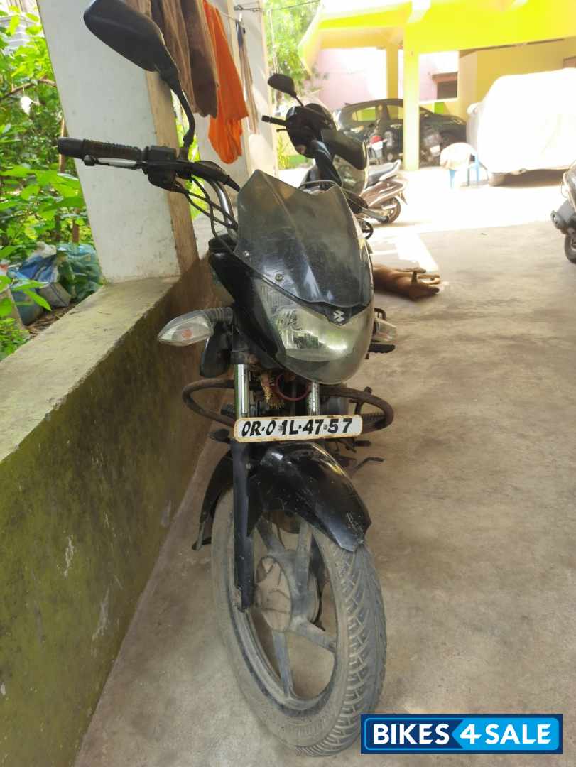 Black Bajaj XCD 125 DTS-Si