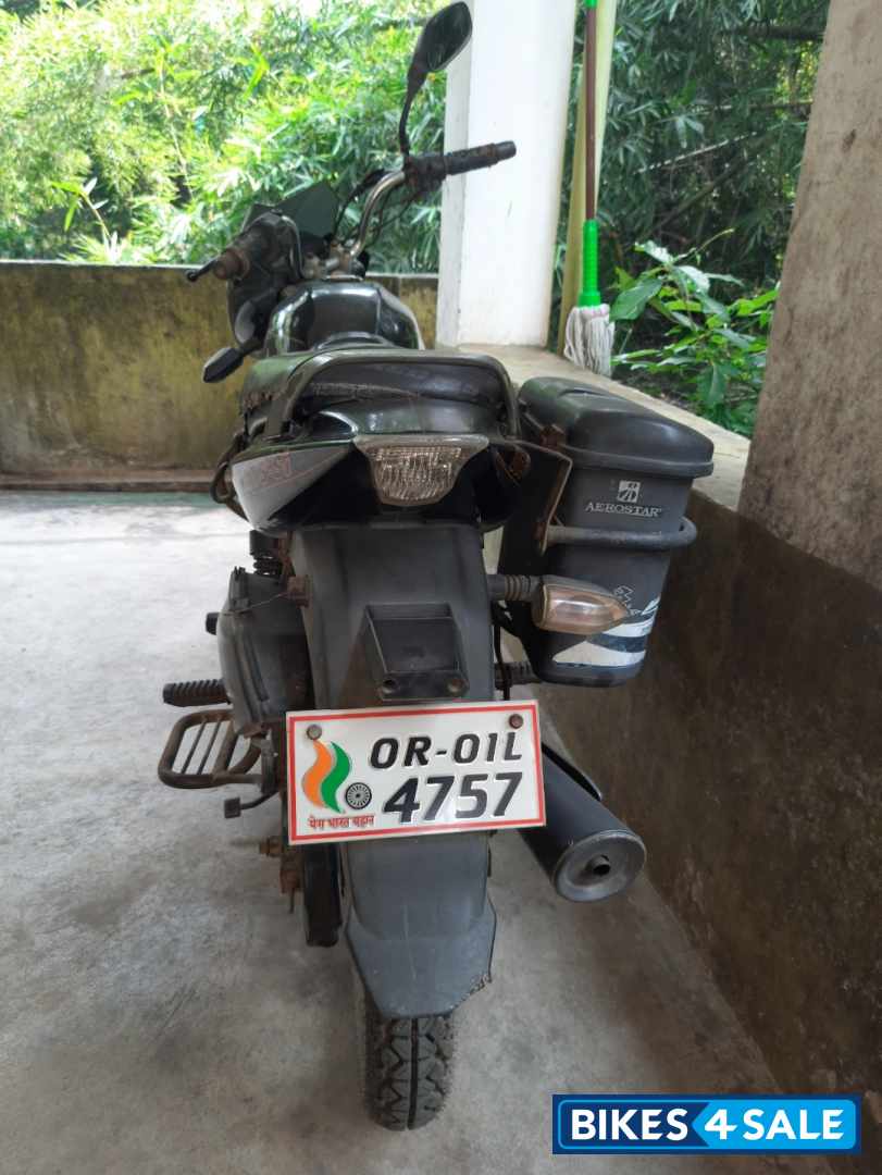 Black Bajaj XCD 125 DTS-Si