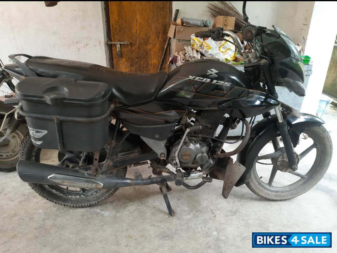 Black Bajaj XCD 125 DTS-Si