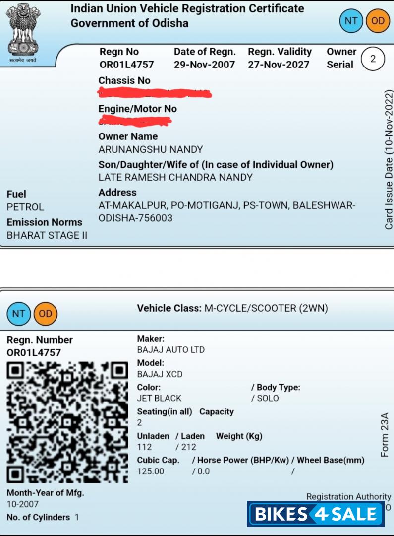 Black Bajaj XCD 125 DTS-Si