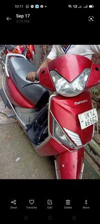 Red Mahindra Gusto 125