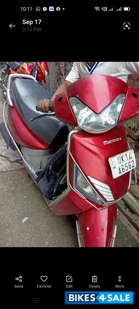 Red Mahindra Gusto 125