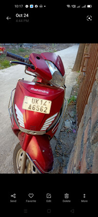 Red Mahindra Gusto 125