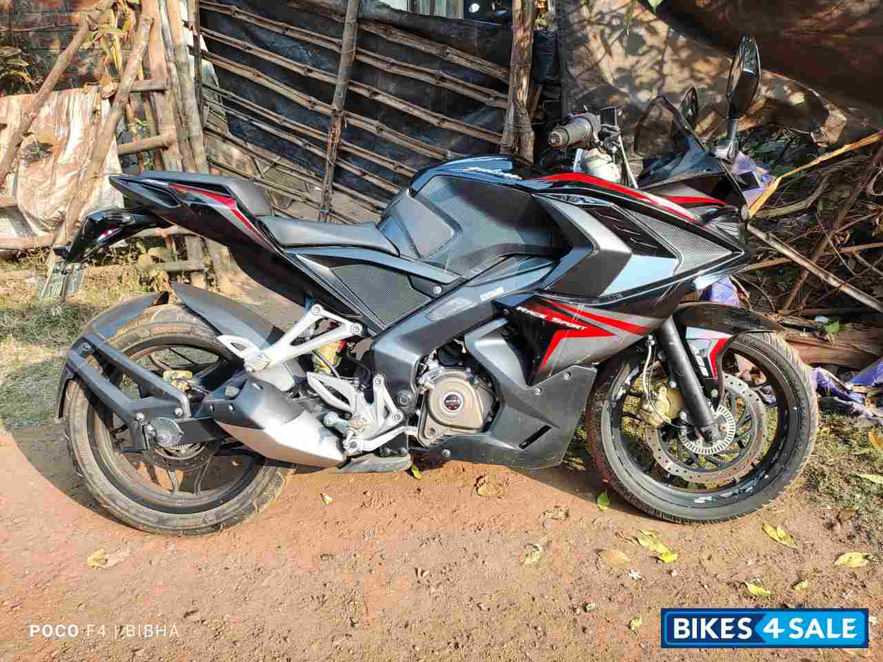Black Met Bajaj Pulsar RS 200 ABS