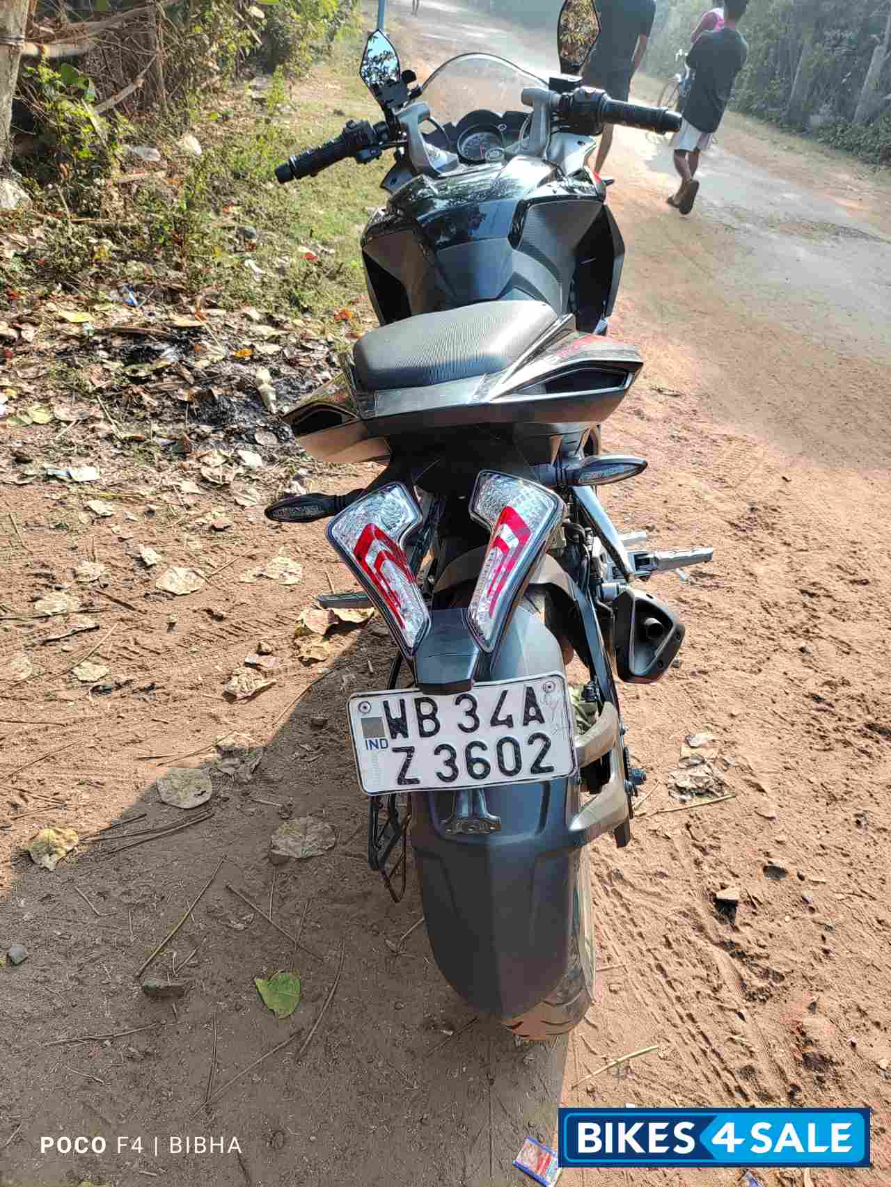 Black Met Bajaj Pulsar RS 200 ABS