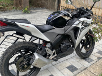 Black & White Honda CBR 150R