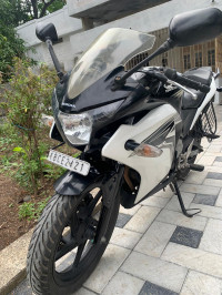 Black & White Honda CBR 150R