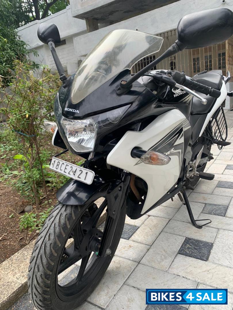 Black & White Honda CBR 150R Black & White Honda CBR 150R