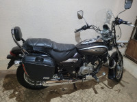 Black Bajaj Avenger Cruise 220