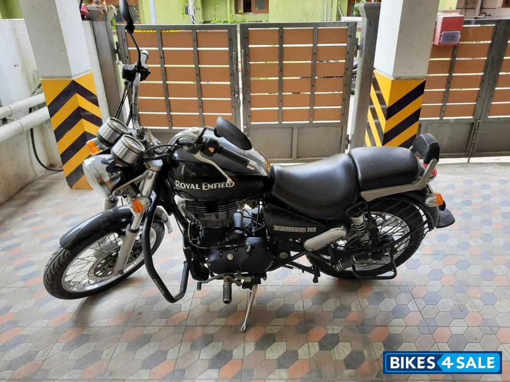 Black Royal Enfield Thunderbird 350