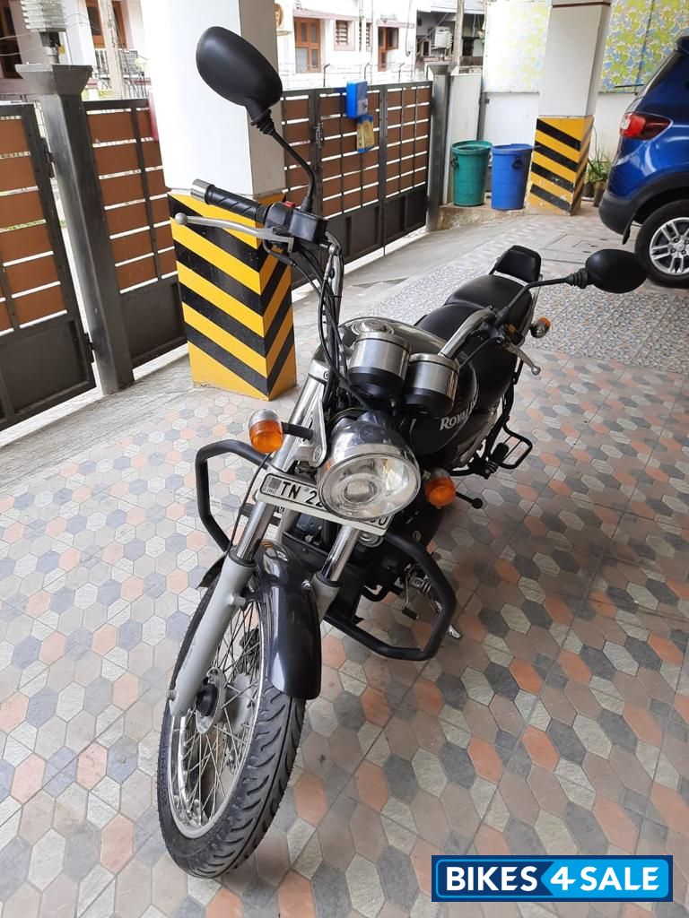 Black Royal Enfield Thunderbird 350