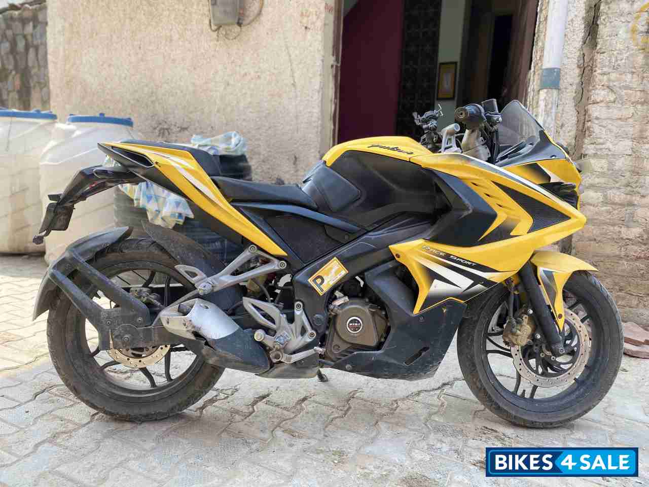 Bajaj Pulsar RS 200