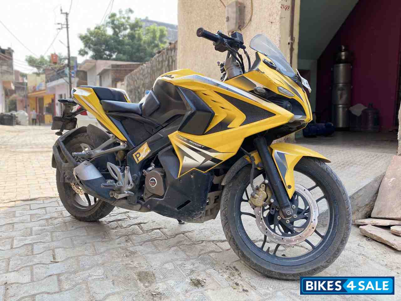 Bajaj Pulsar RS 200