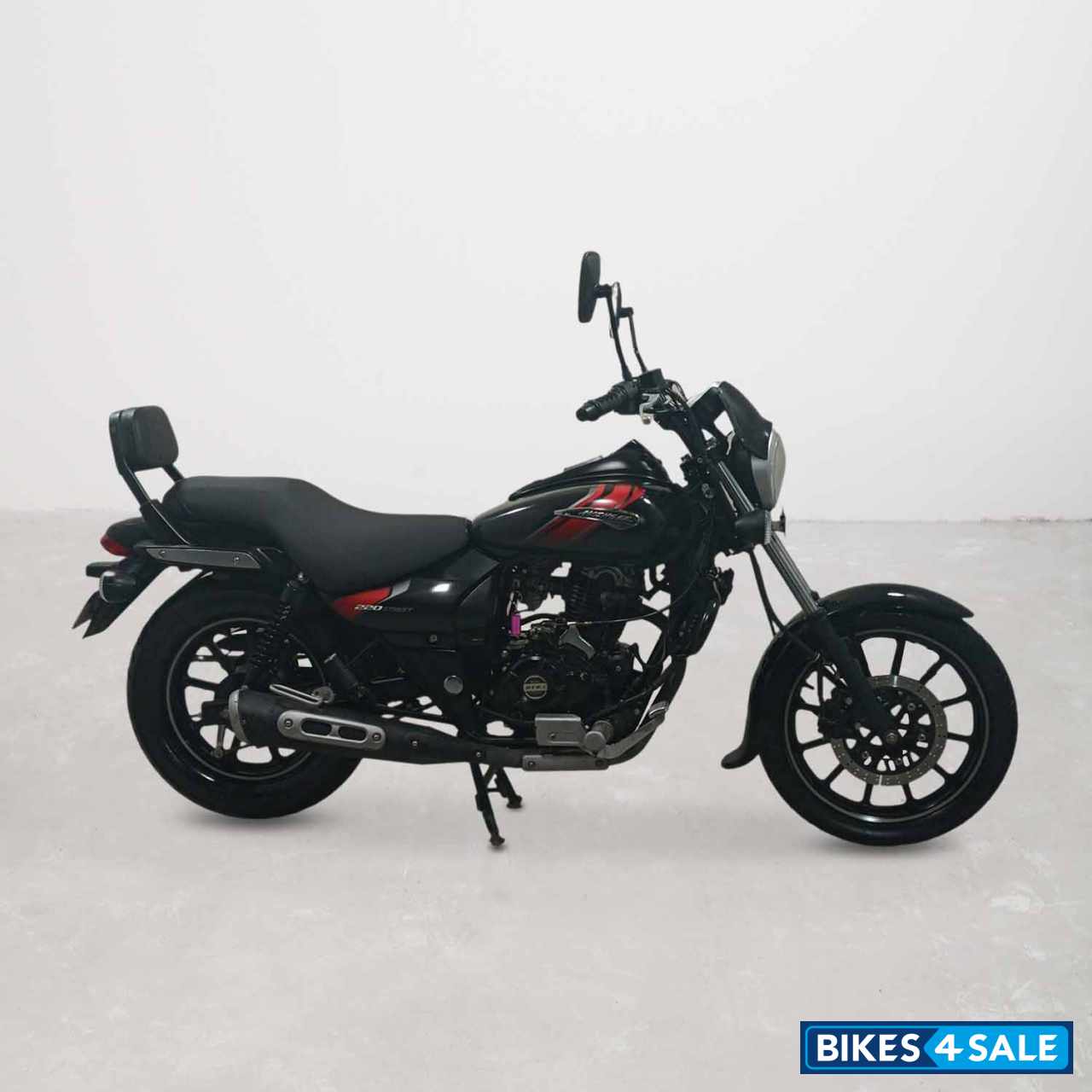 Bajaj Avenger Street 220