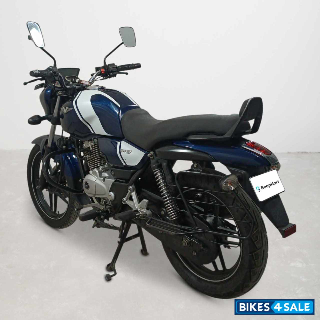 Bajaj V15