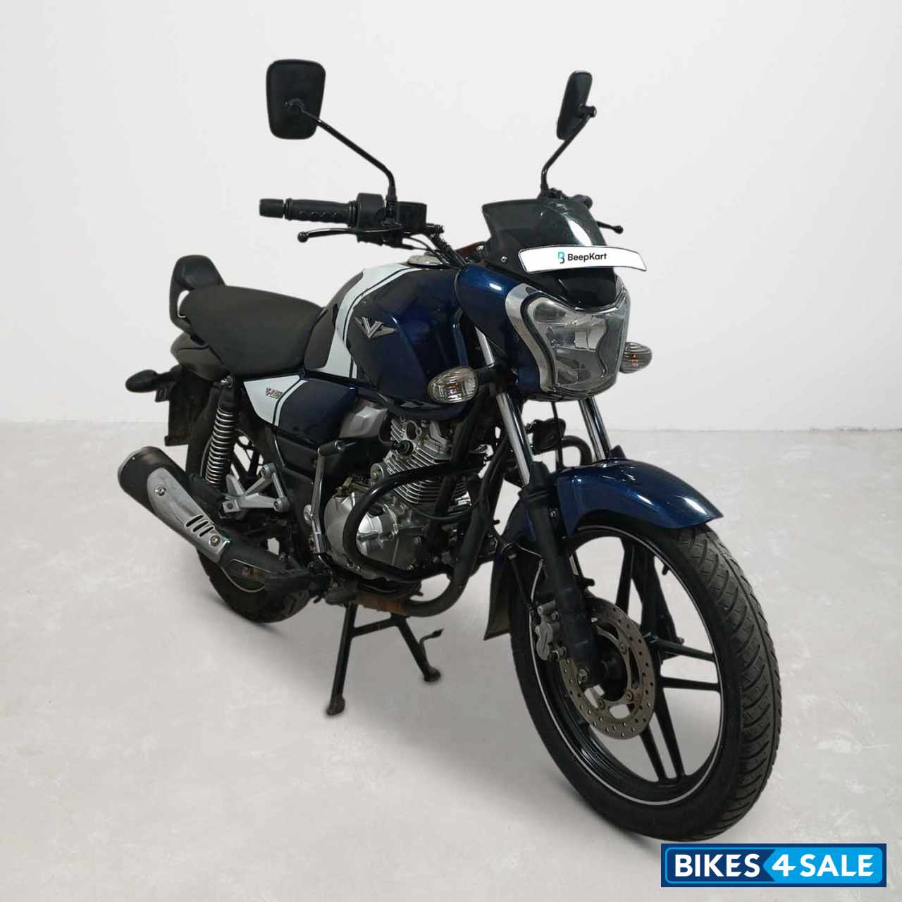 Bajaj V15