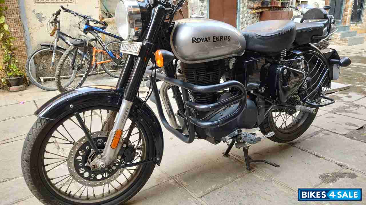 Silver Royal Enfield Classic 350 BS VI