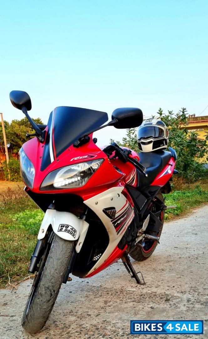 Red Yamaha YZF R15 S