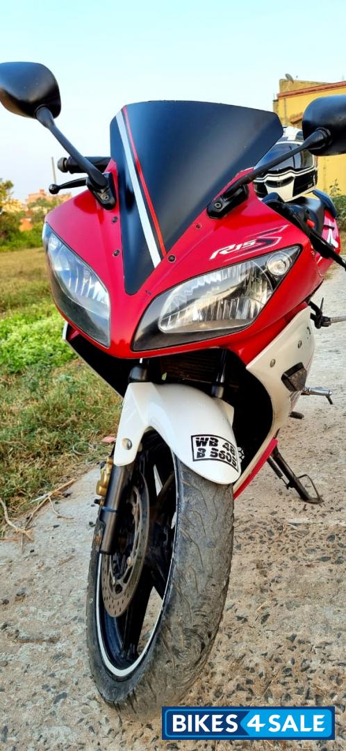 Red Yamaha YZF R15 S