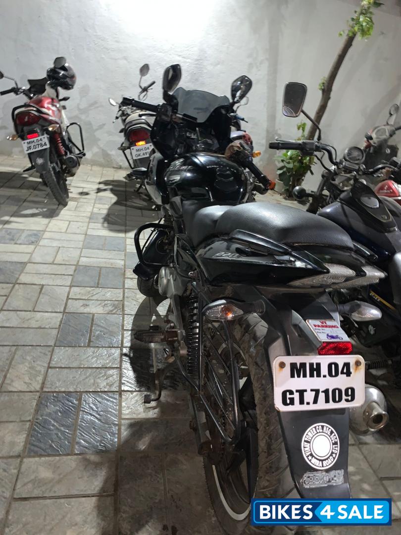 Black Bajaj Pulsar 220F