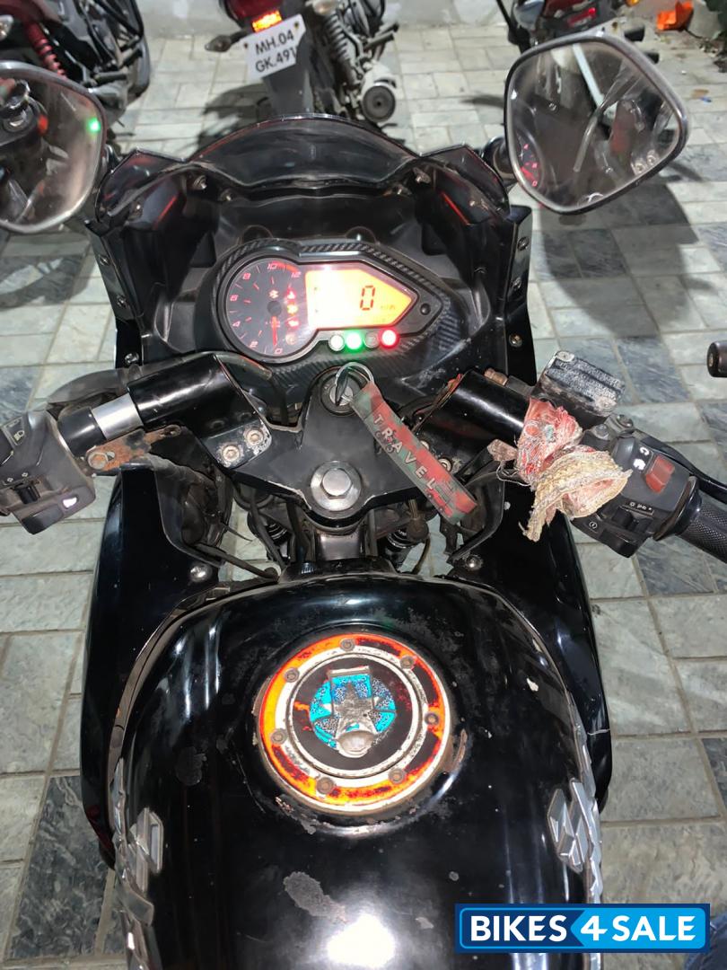 Black Bajaj Pulsar 220F