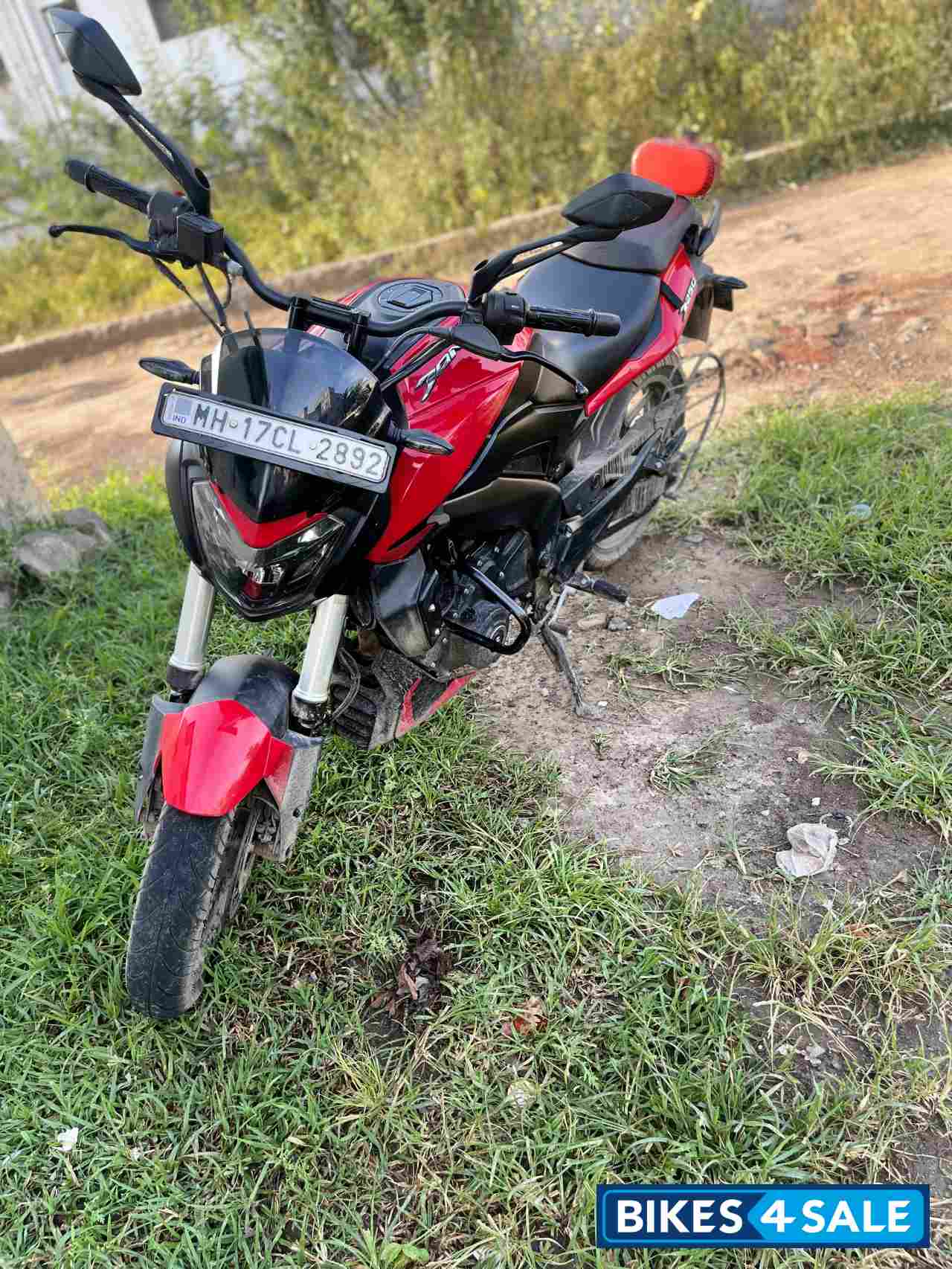 Red Bajaj Dominar 250