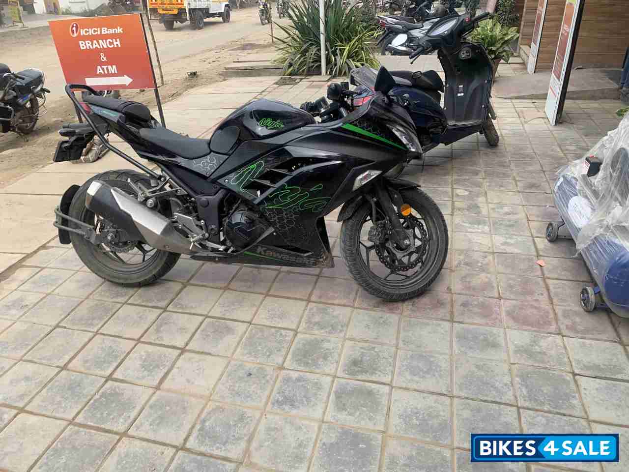 Kawasaki Ninja 300 BS6 2022