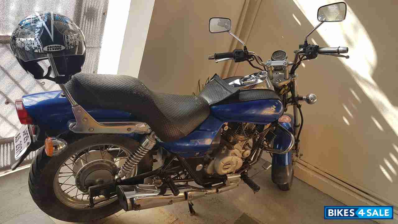 Plasma Blue Bajaj Avenger 220 DTS-i