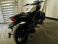 White Bajaj Dominar 400