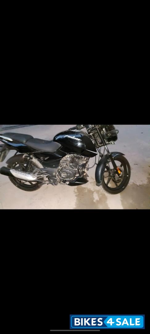 Black Bajaj Pulsar 125