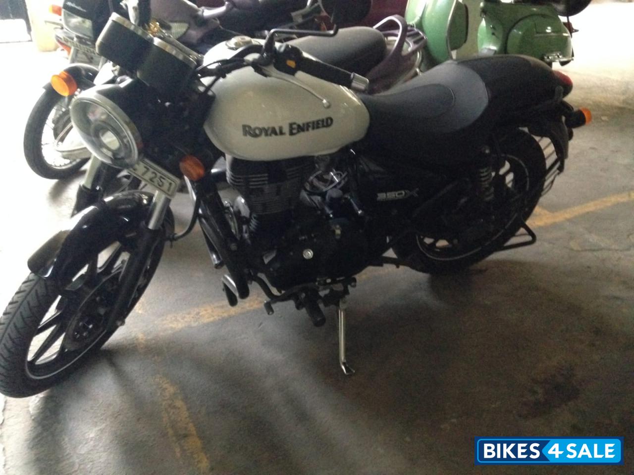 White Royal Enfield Thunderbird X 350