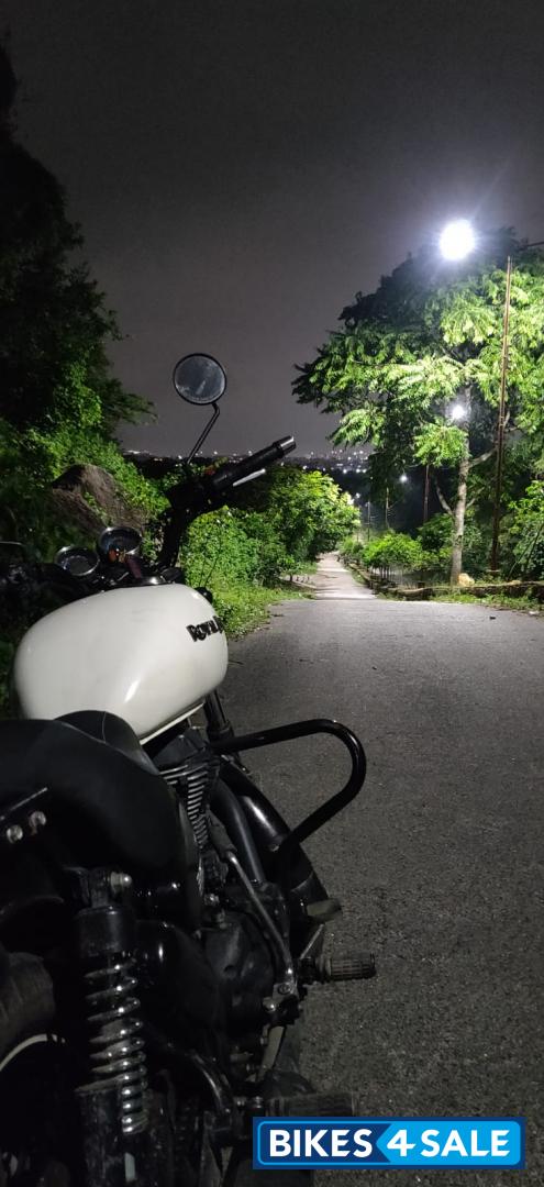 White Royal Enfield Thunderbird X 350