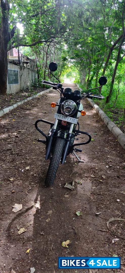 White Royal Enfield Thunderbird X 350