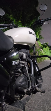 White Royal Enfield Thunderbird X 350