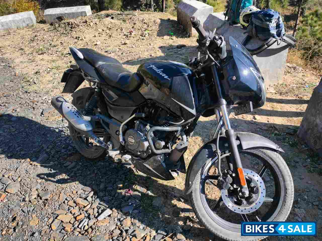 Black Bajaj Pulsar 125 Split Seat
