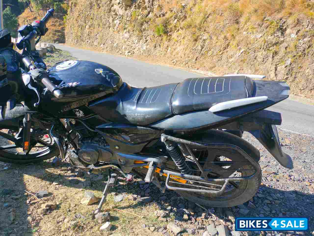 Black Bajaj Pulsar 125 Split Seat